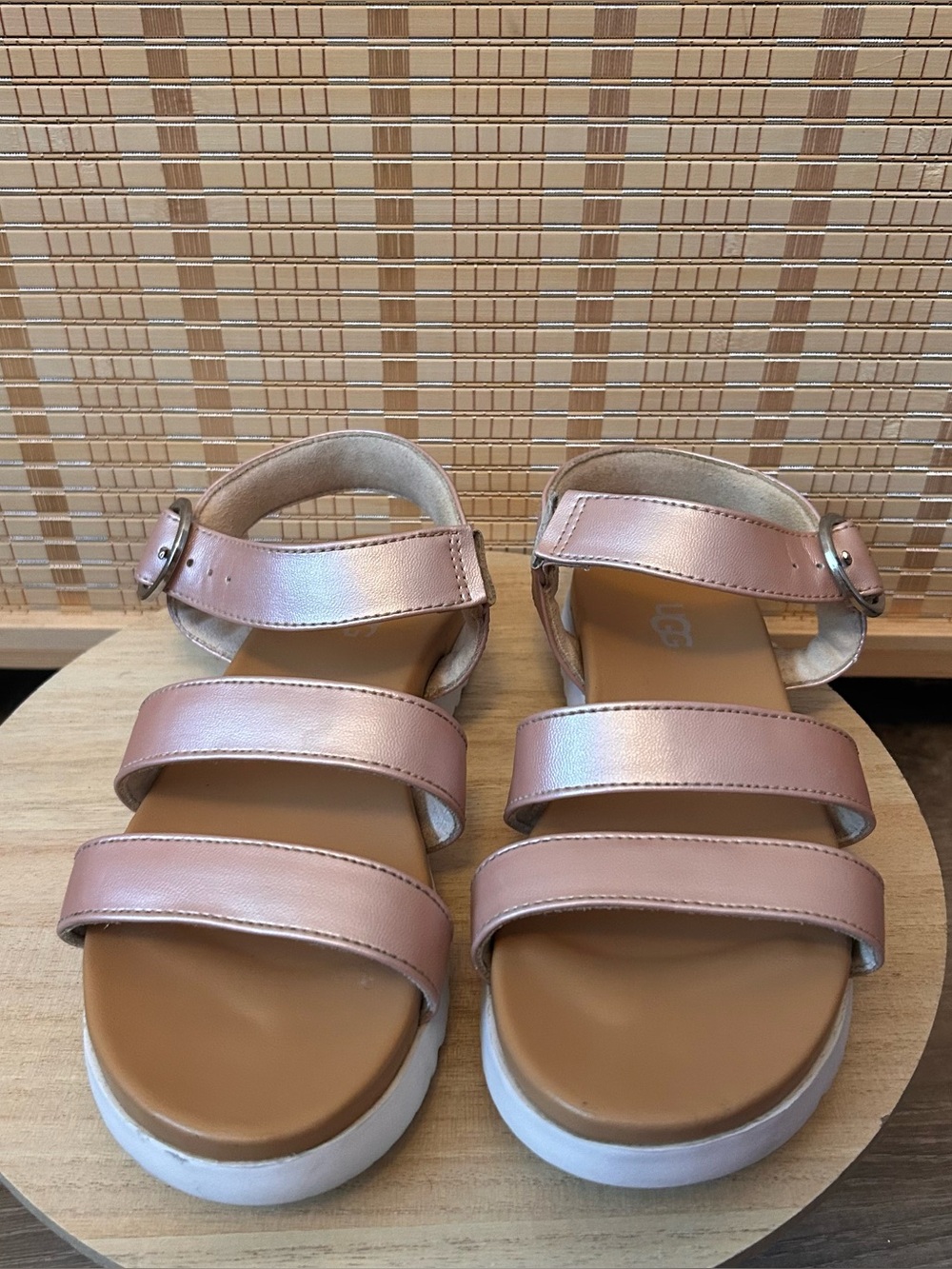 UGG GIRLS LEATHER SANDALS